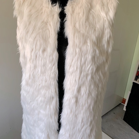 Vest. Faux fur. 🎁 gift item, Comfy warmth.(New no tags